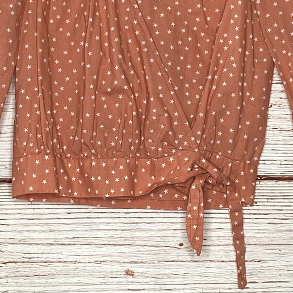 Madewell Wrap Top in Coral Star Scatter Sz L - Picture 7 of 15